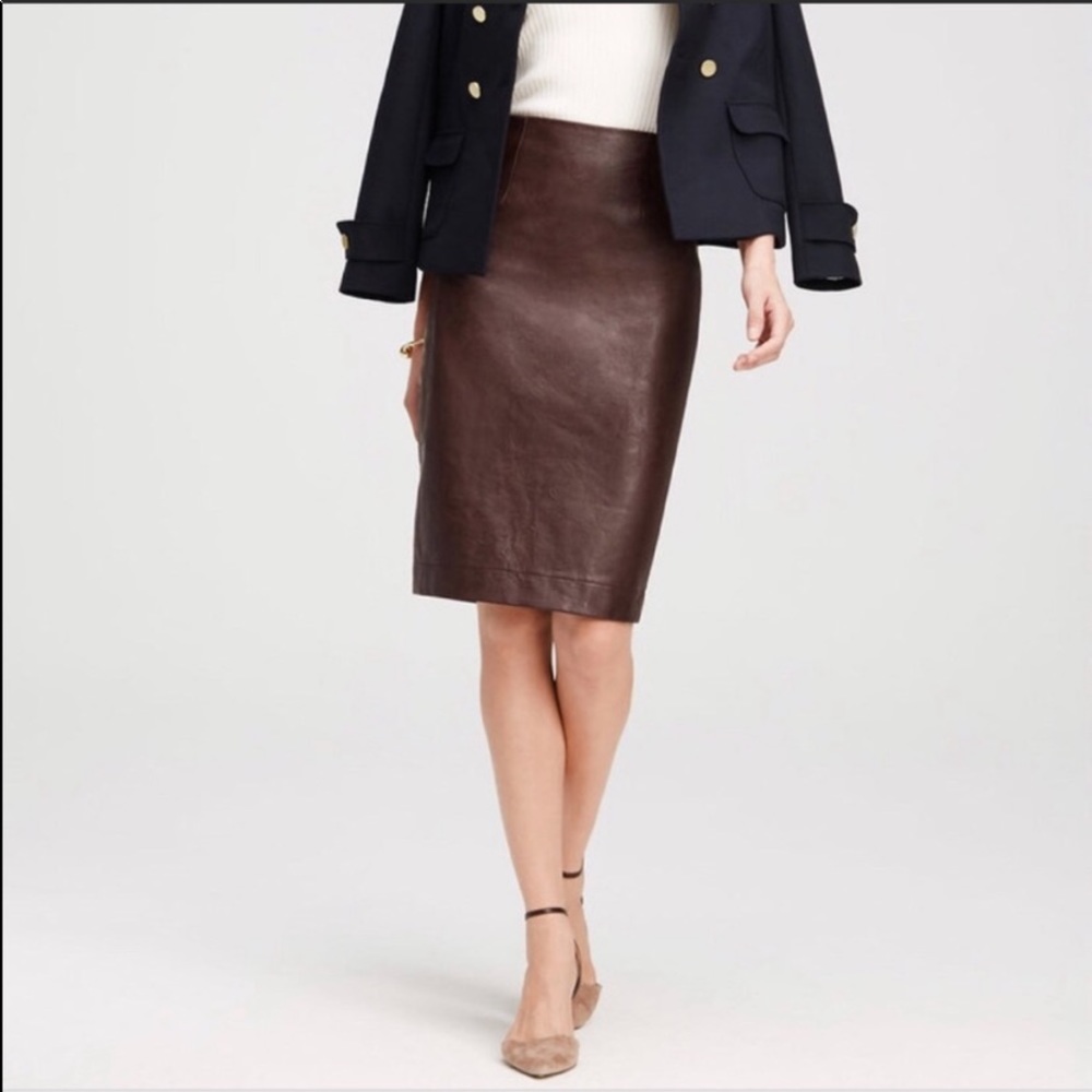 Ann Taylor Vegan Leather Pencil Skirt. Size 6